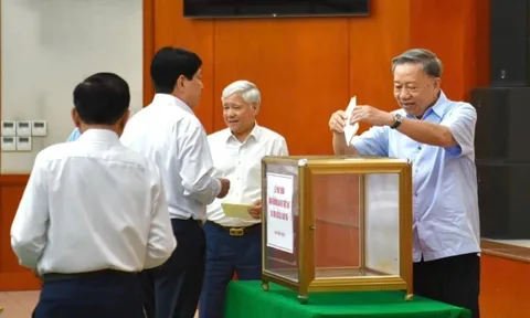 Hơn 400 tỷ đồng ủng hộ người dân sau bão Yagi