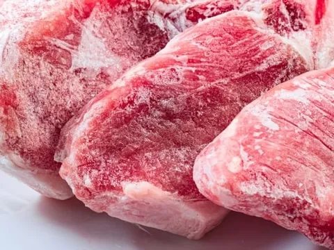 Mẹo rã đông thịt nhanh chóng bằng muối và giấm trắng