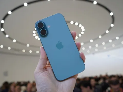 Cận cảnh iPhone 16 và 16 Plus