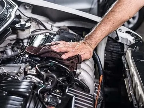 Bao lâu thì nên vệ sinh khoang máy ô tô?