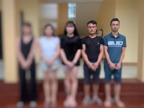 Chủ gara ôtô tổ chức 'bay lắc' cùng 3 cô gái trẻ