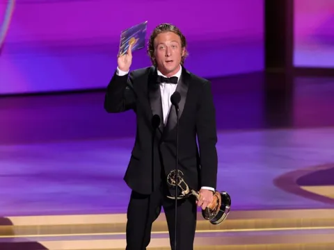 Cận cảnh đồng hồ gần 27.000 USD trên tay ngôi sao 'Shogun'